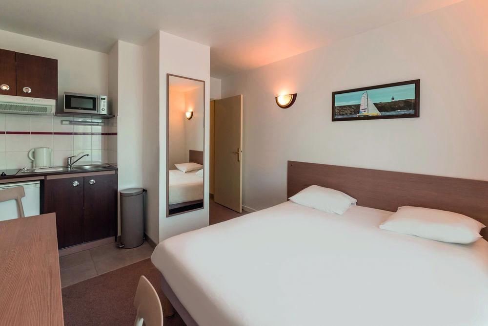 Comfort Aparthotel Versailles, St Cyr L'Ecole Saint-Cyr-lʼÉcole Kültér fotó