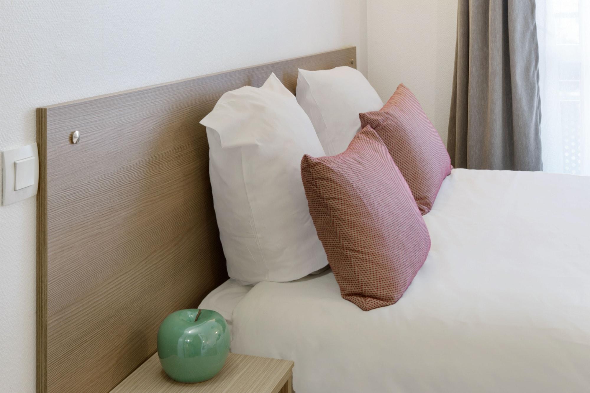 Comfort Aparthotel Versailles, St Cyr L'Ecole Saint-Cyr-lʼÉcole Kültér fotó