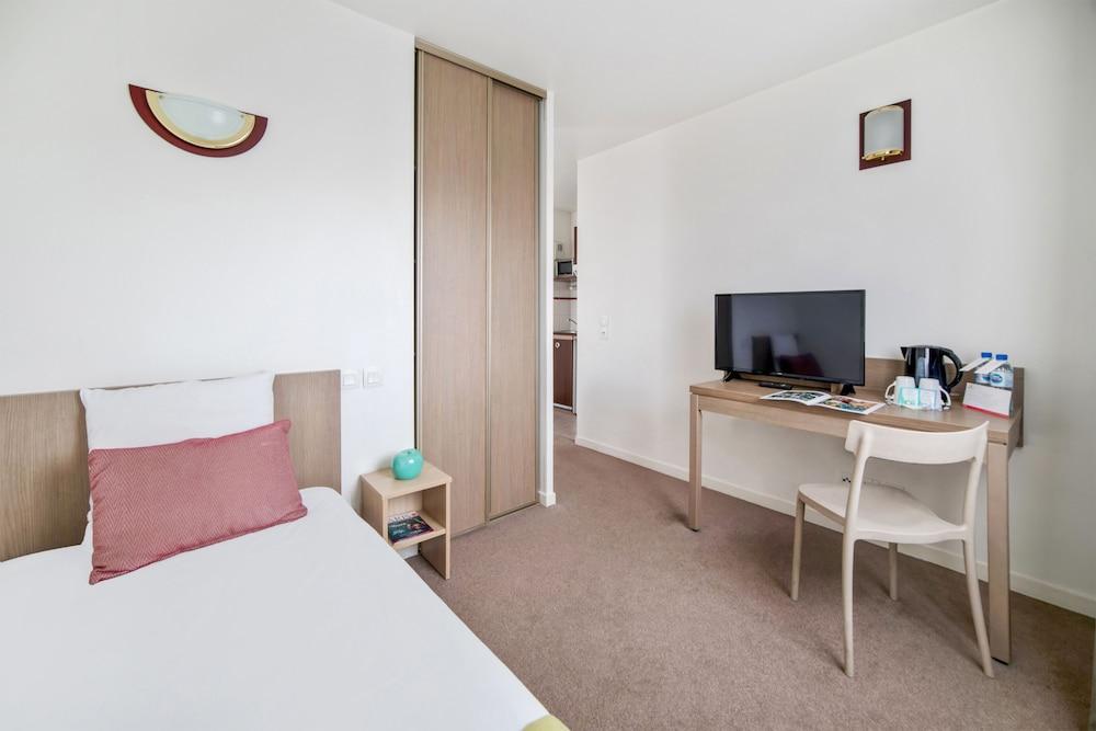 Comfort Aparthotel Versailles, St Cyr L'Ecole Saint-Cyr-lʼÉcole Kültér fotó