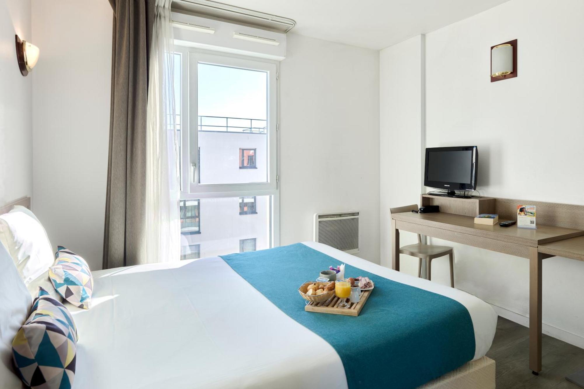 Comfort Aparthotel Versailles, St Cyr L'Ecole Saint-Cyr-lʼÉcole Kültér fotó
