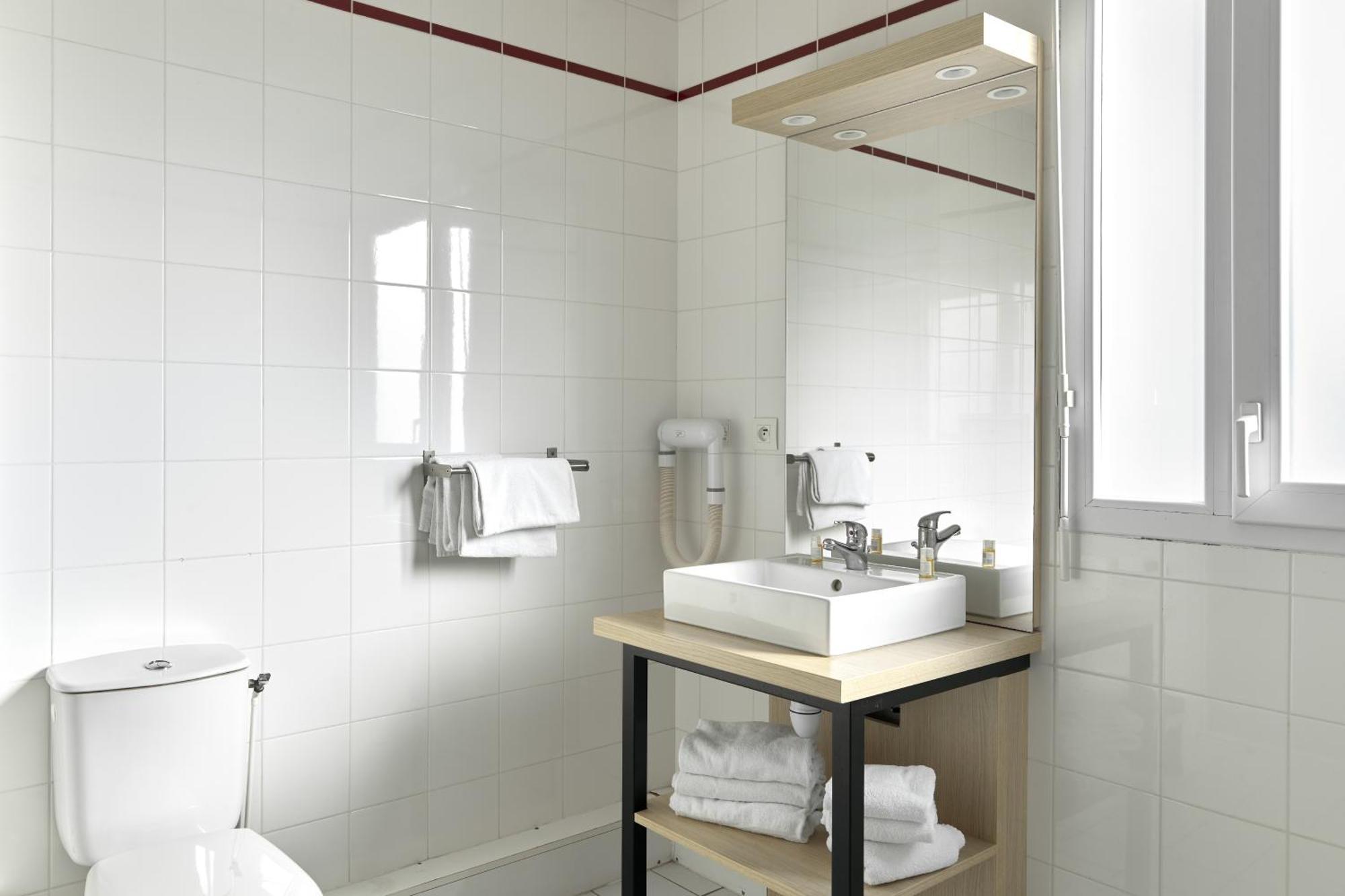 Comfort Aparthotel Versailles, St Cyr L'Ecole Saint-Cyr-lʼÉcole Kültér fotó