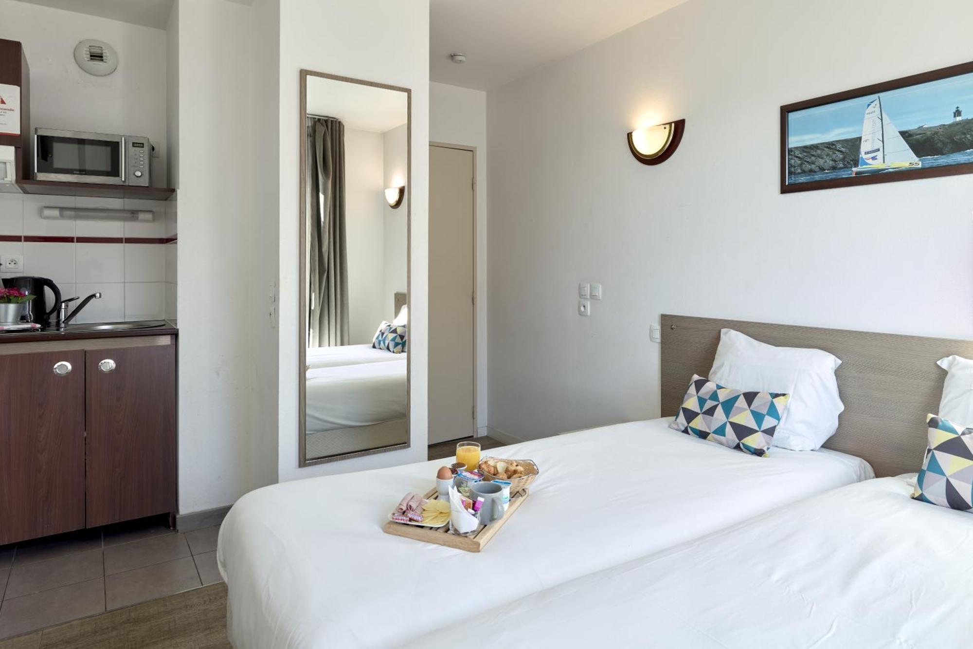 Comfort Aparthotel Versailles, St Cyr L'Ecole Saint-Cyr-lʼÉcole Kültér fotó