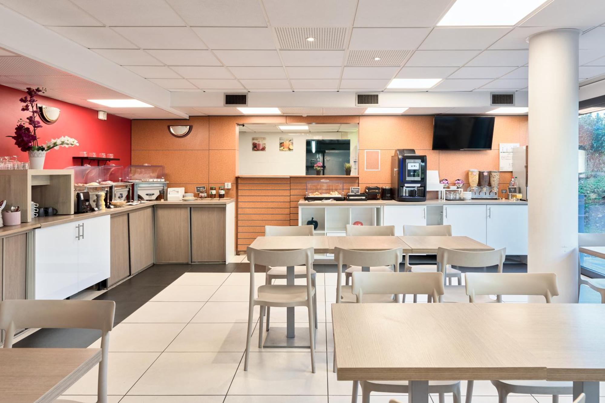 Comfort Aparthotel Versailles, St Cyr L'Ecole Saint-Cyr-lʼÉcole Kültér fotó