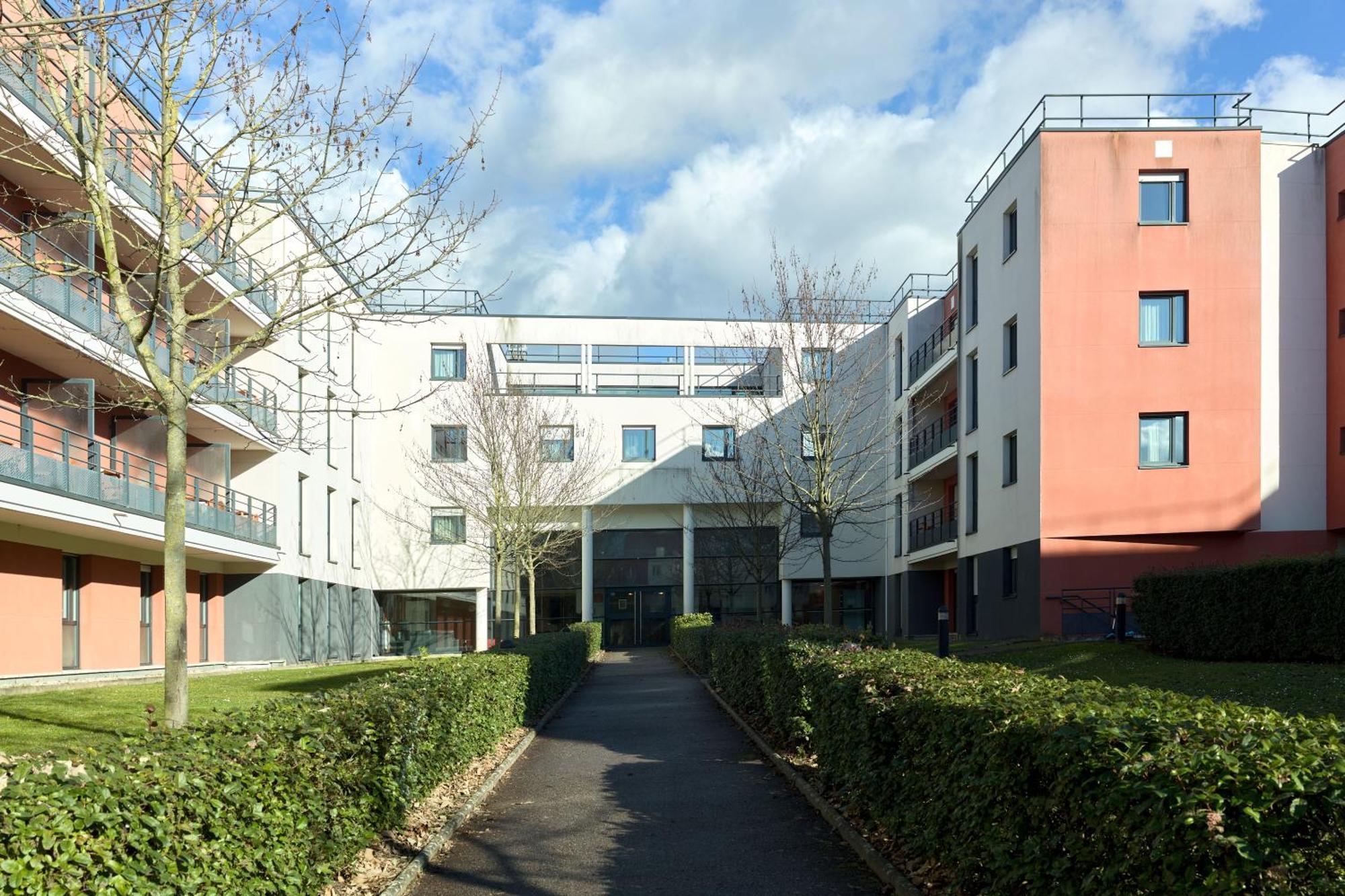 Comfort Aparthotel Versailles, St Cyr L'Ecole Saint-Cyr-lʼÉcole Kültér fotó
