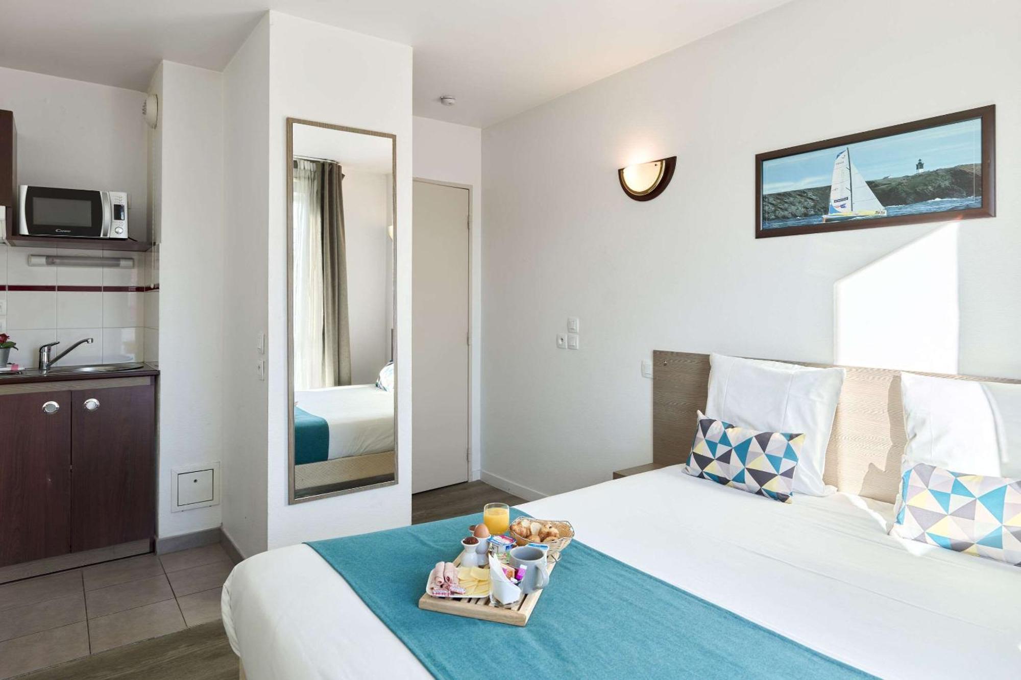 Comfort Aparthotel Versailles, St Cyr L'Ecole Saint-Cyr-lʼÉcole Kültér fotó