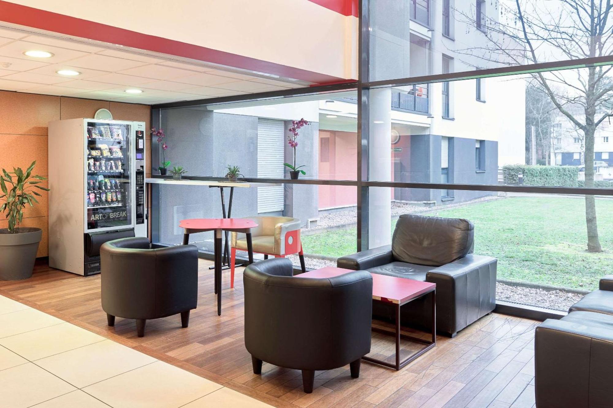 Comfort Aparthotel Versailles, St Cyr L'Ecole Saint-Cyr-lʼÉcole Kültér fotó