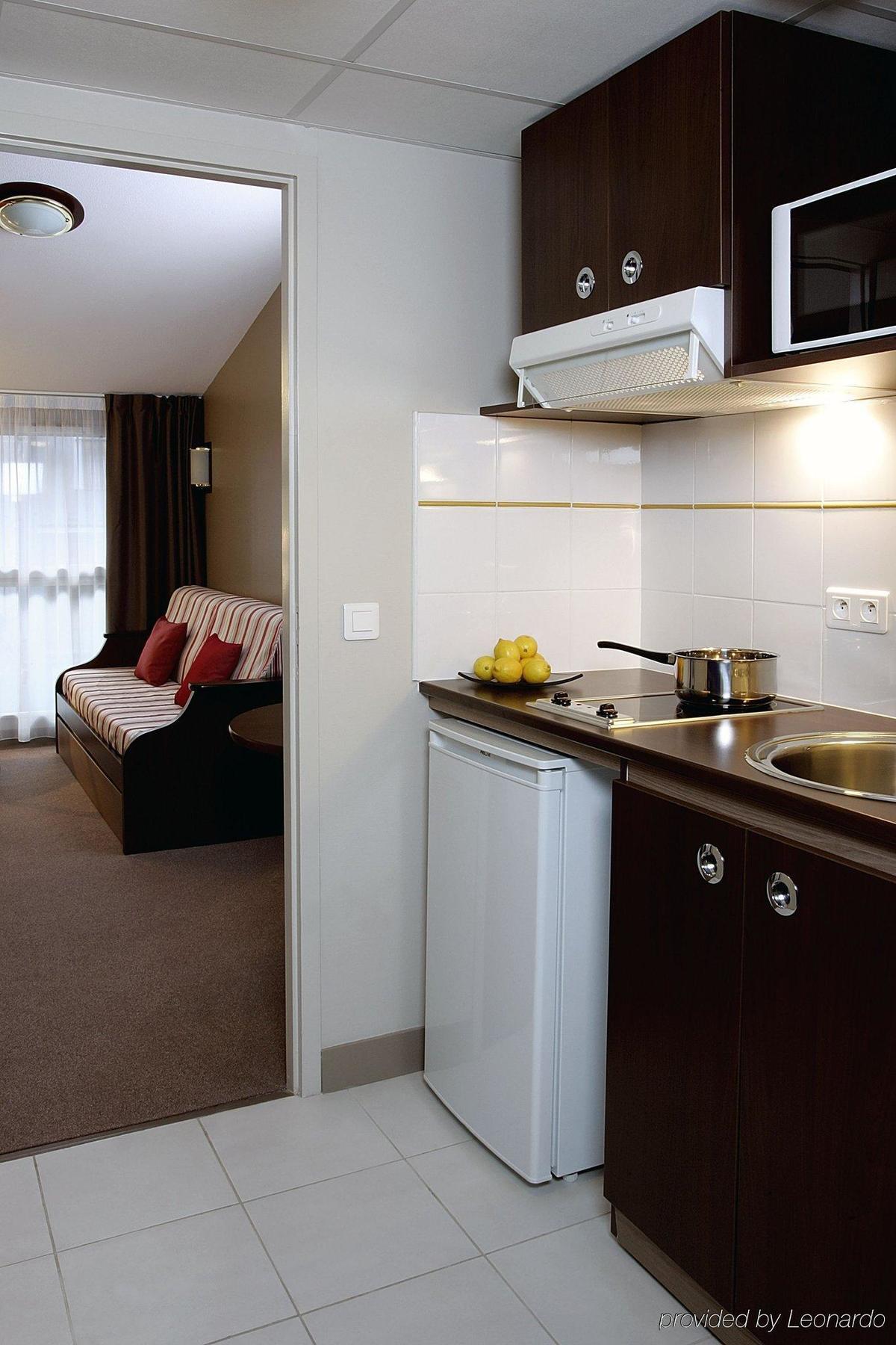 Comfort Aparthotel Versailles, St Cyr L'Ecole Saint-Cyr-lʼÉcole Szoba fotó