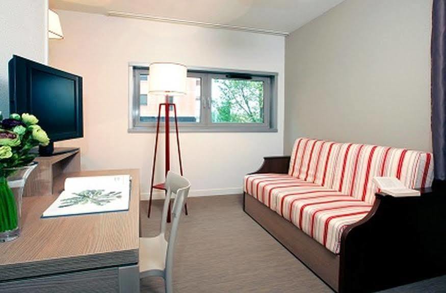 Comfort Aparthotel Versailles, St Cyr L'Ecole Saint-Cyr-lʼÉcole Kültér fotó