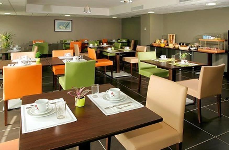 Comfort Aparthotel Versailles, St Cyr L'Ecole Saint-Cyr-lʼÉcole Kültér fotó